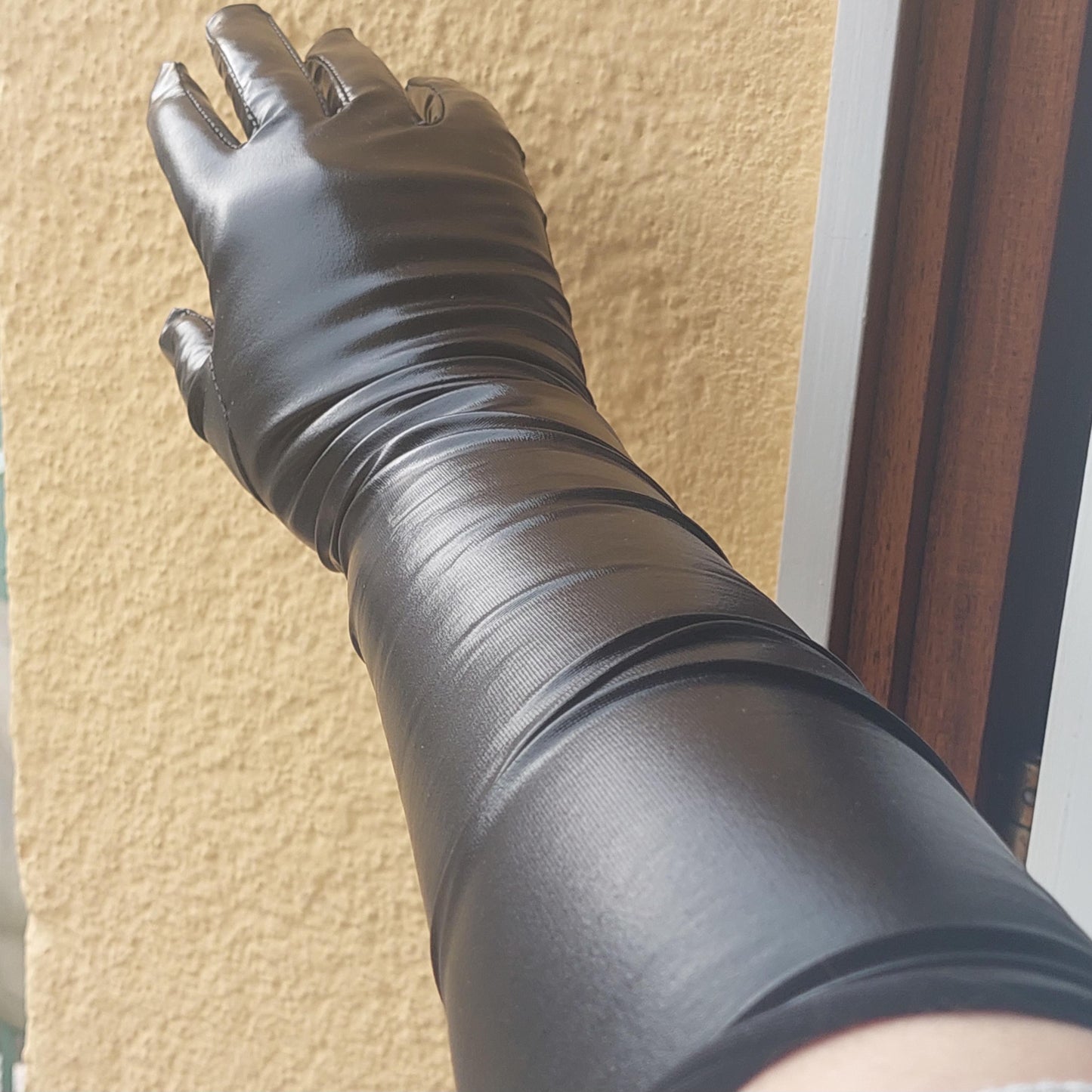 Elegant Black PU Leather Long Gloves for Women – 21" Evening Opera Gloves for Cosplay, Wedding & Formal Outfit