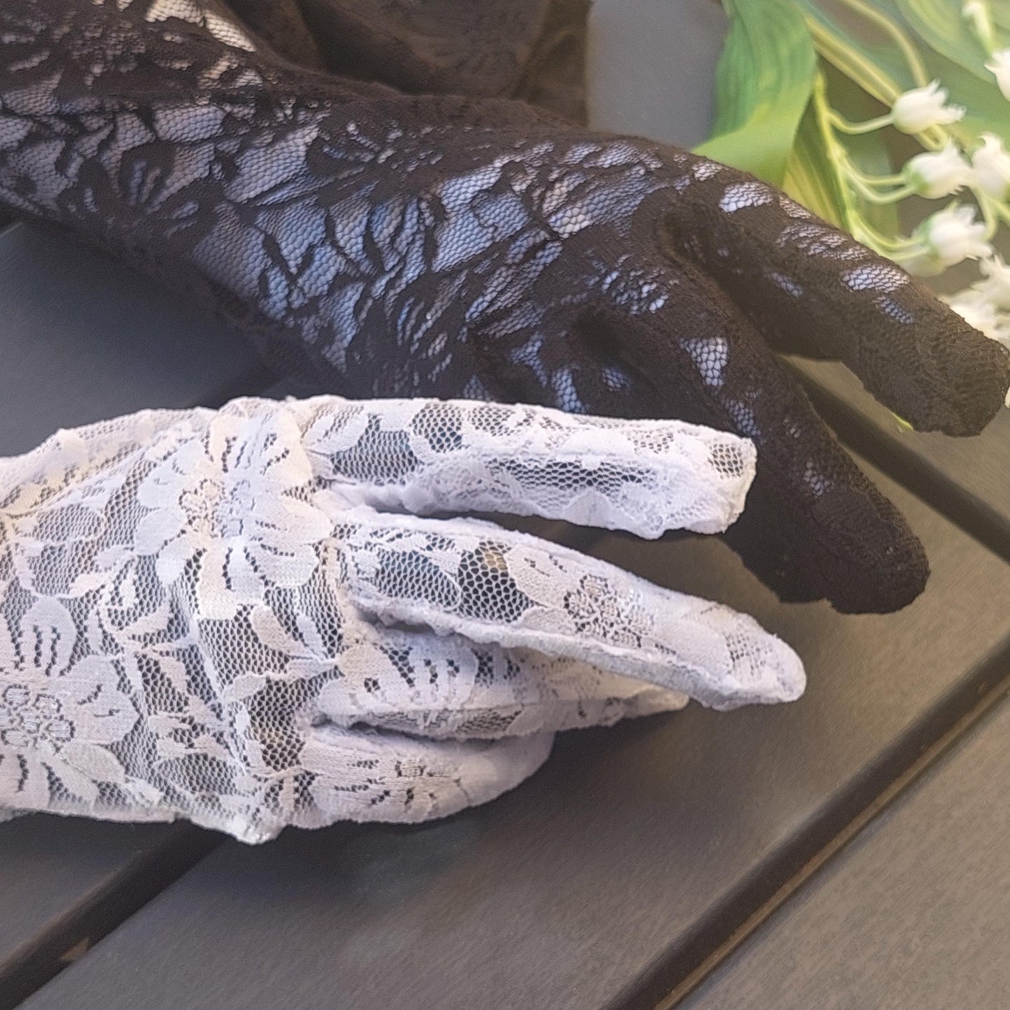 Elegant Lace Evening Gloves – Long Black & White Floral Design for Weddings, Proms & Formal Events | Stretchy One-Size Fits All (42cm)