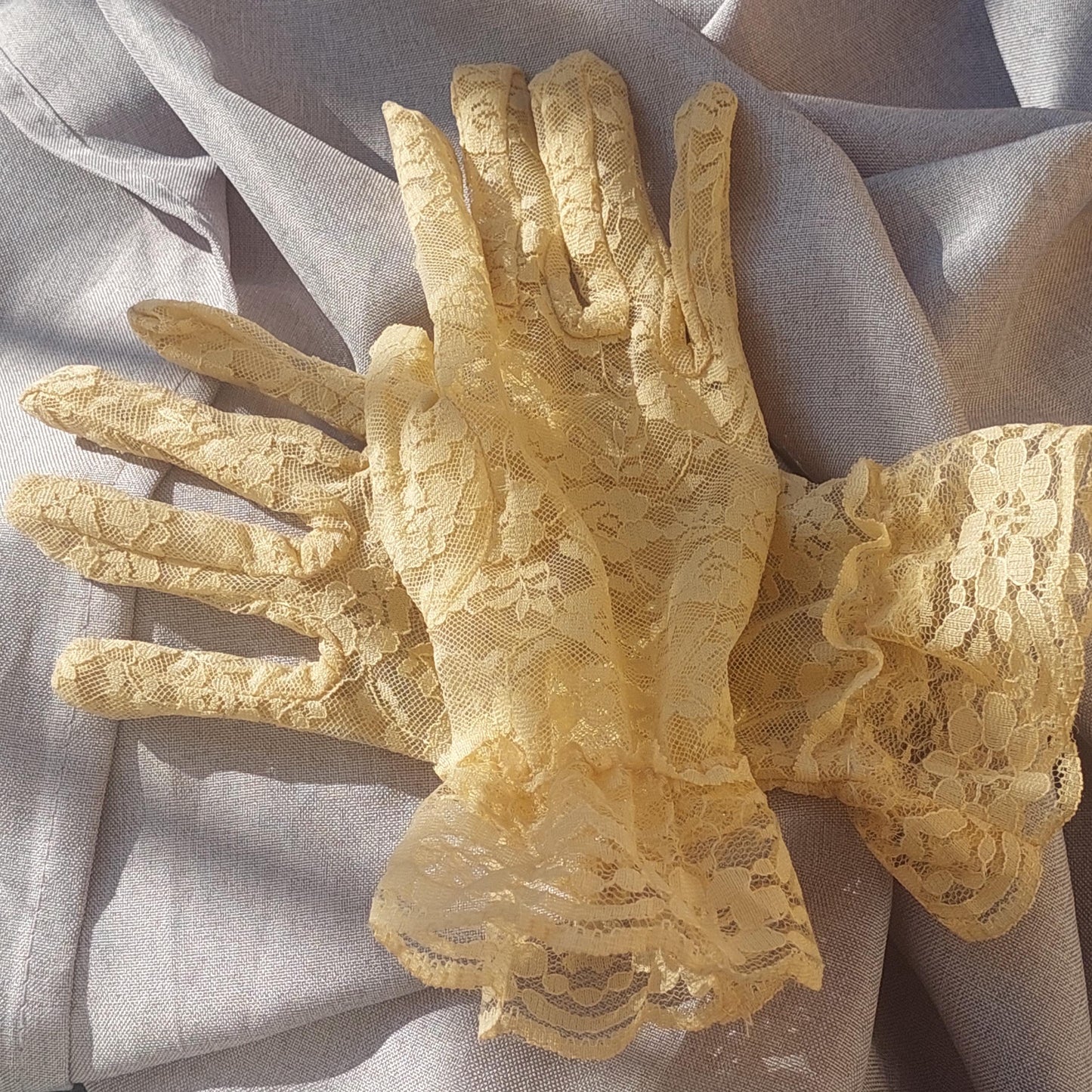Elegante Spitzenhandschuhe für Abendveranstaltungen, Hochzeiten und Gothic-Looks – lange Fingerhandschuhe in Rosa, Beige, Weiß und Schwarz