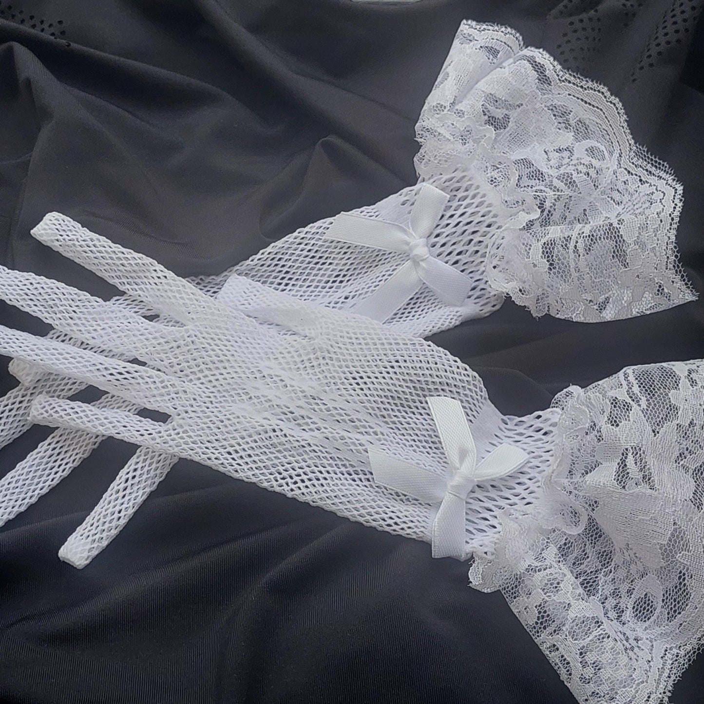 Elegante Spitzenhandschuhe: Schwarze & Weiße Vollfingerhandschuhe für besondere Anlässe
