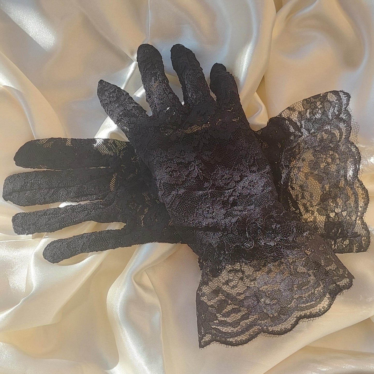 Elegante Spitzenhandschuhe für Abendveranstaltungen, Hochzeiten und Gothic-Looks – lange Fingerhandschuhe in Rosa, Beige, Weiß und Schwarz