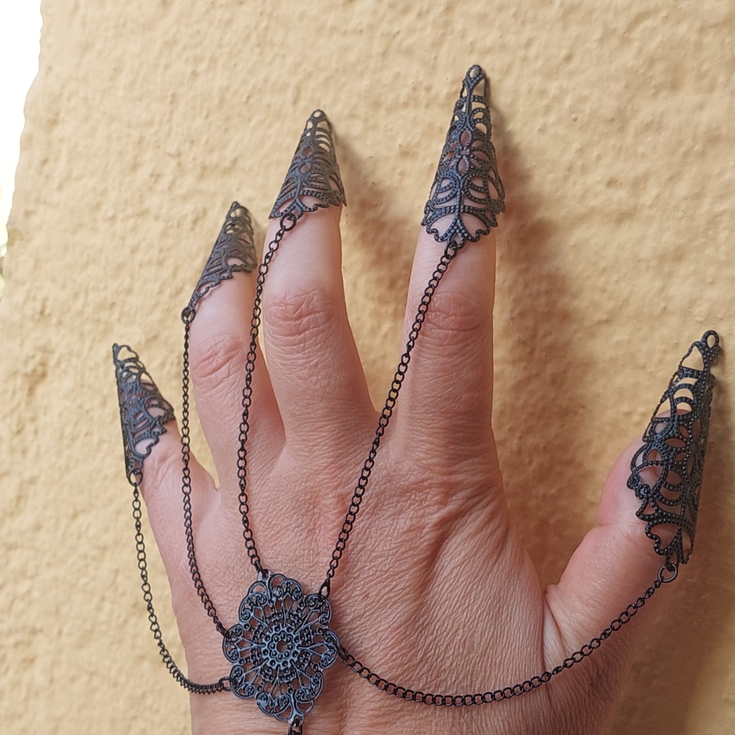 Gothic Claw Rings & Finger Armor – Black Metal Accessory for Halloween, Cosplay & LARP