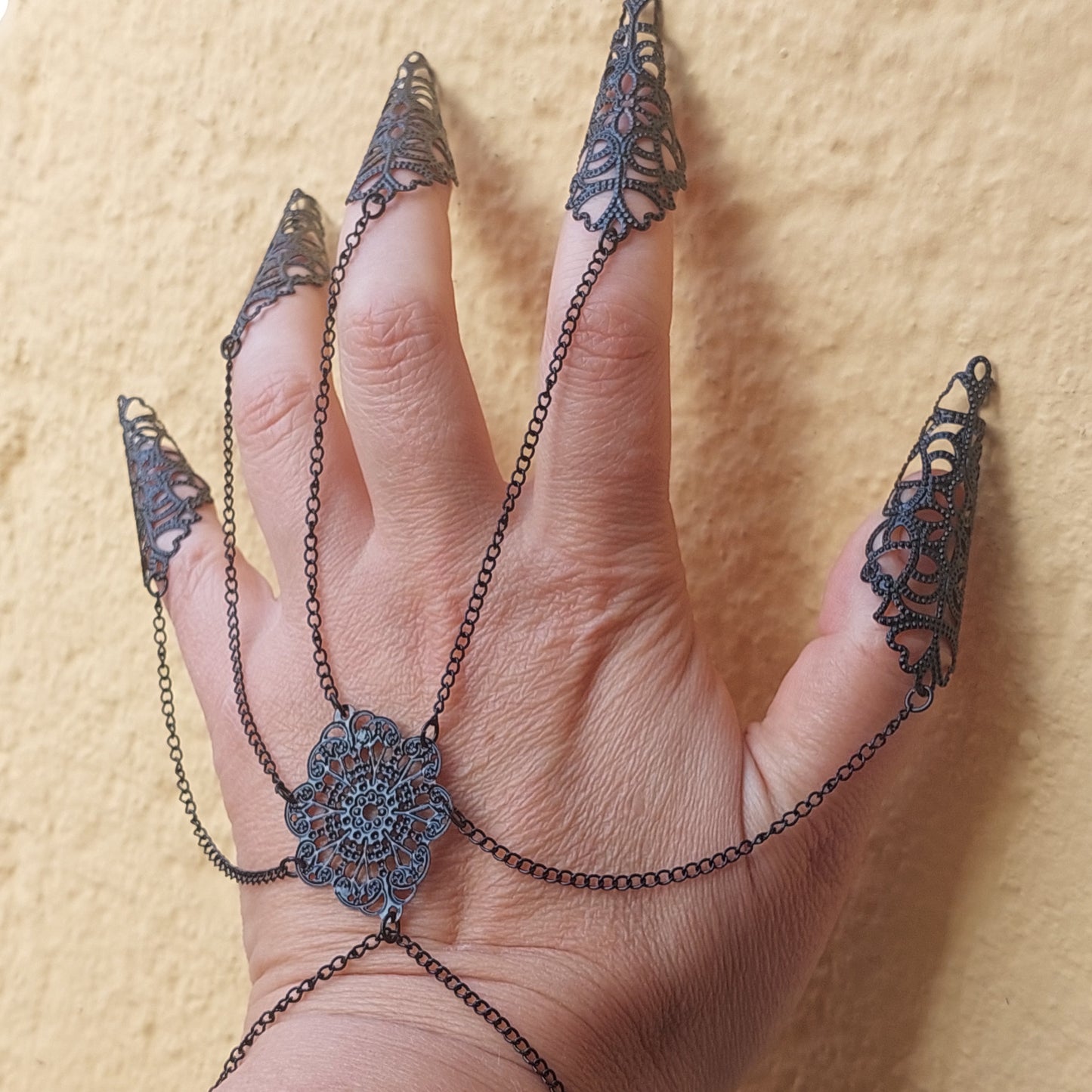 Gothic Claw Rings & Finger Armor – Black Metal Accessory for Halloween, Cosplay & LARP