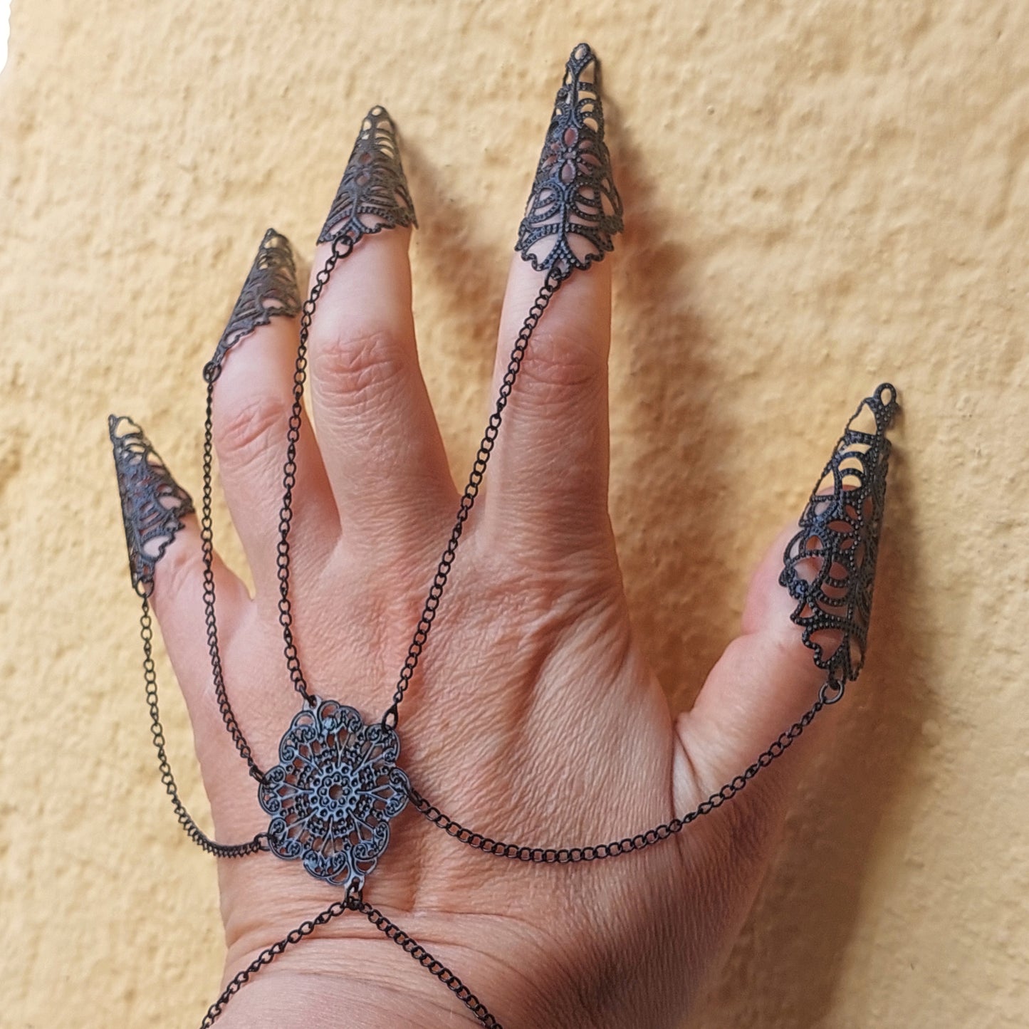 Gothic Claw Rings & Finger Armor – Black Metal Accessory for Halloween, Cosplay & LARP