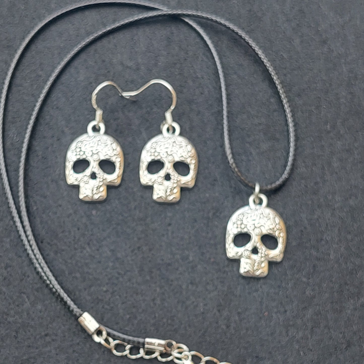 Gothic Halloween Jewelry Collection – Earrings & Necklace (9 Sets)