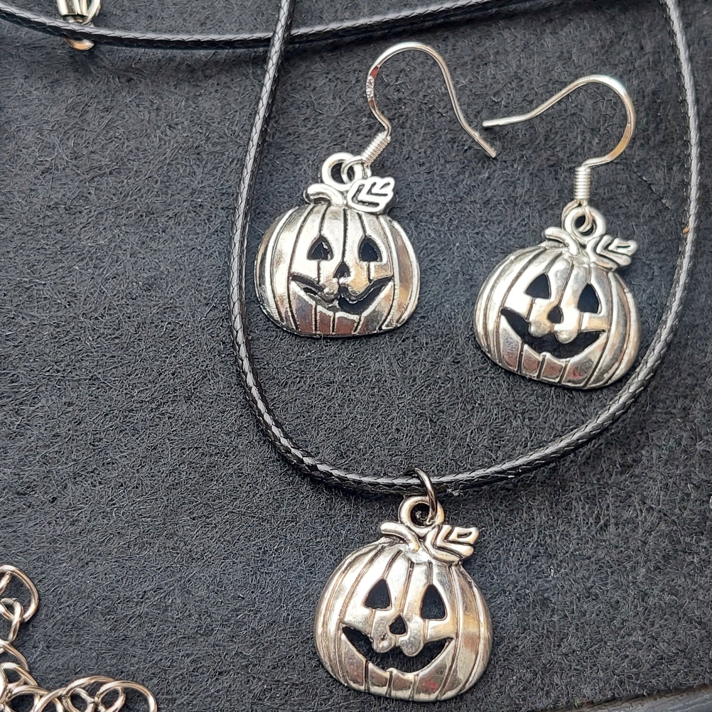 Gothic Halloween Jewelry Collection – Earrings & Necklace (9 Sets)