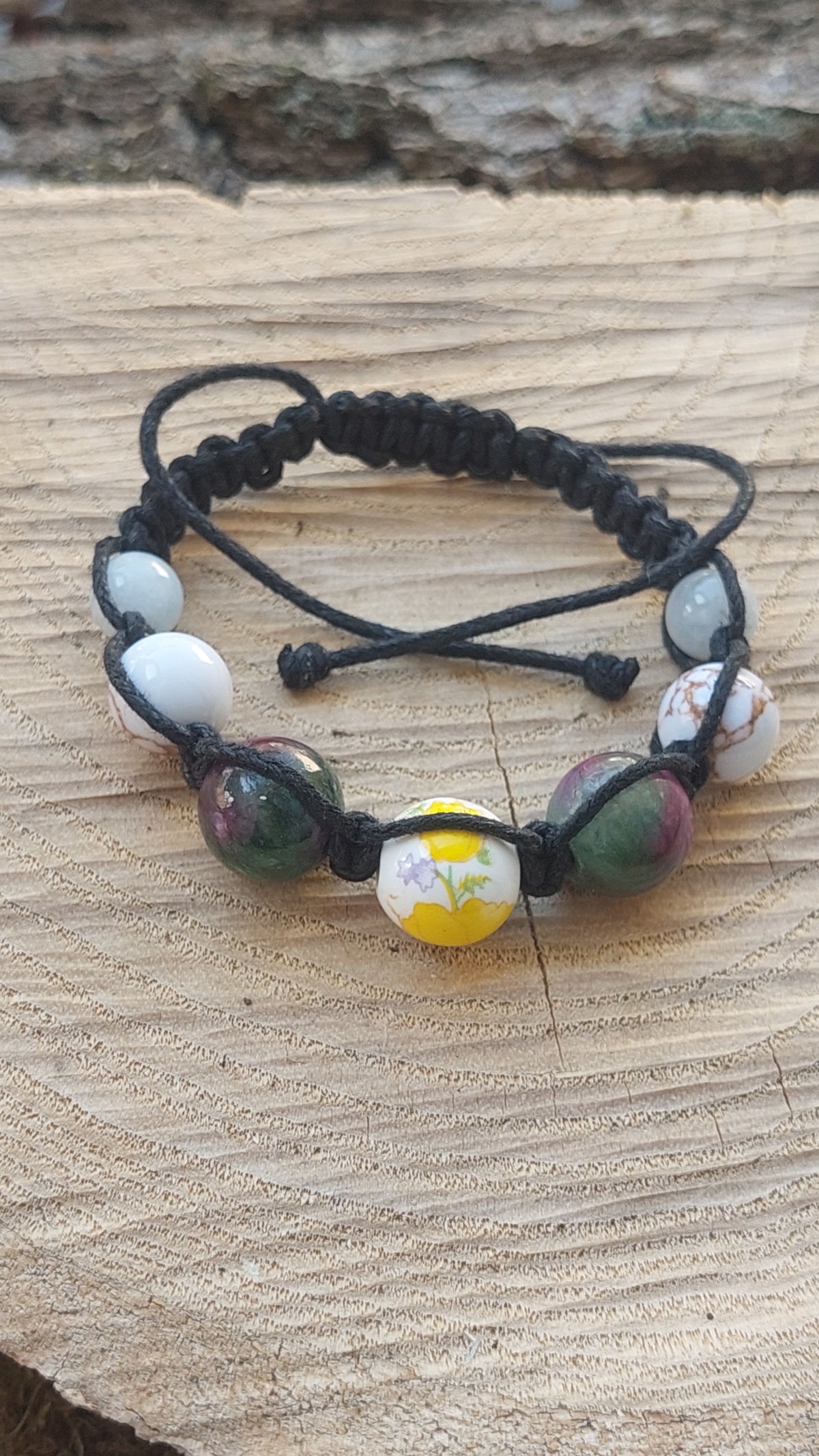 Makramee-Wickelarmband mit Aquamarin und Türkis – Handgefertigter Heilsteinschmuck – Personalisiertes Geschenk mit Porzellanperle