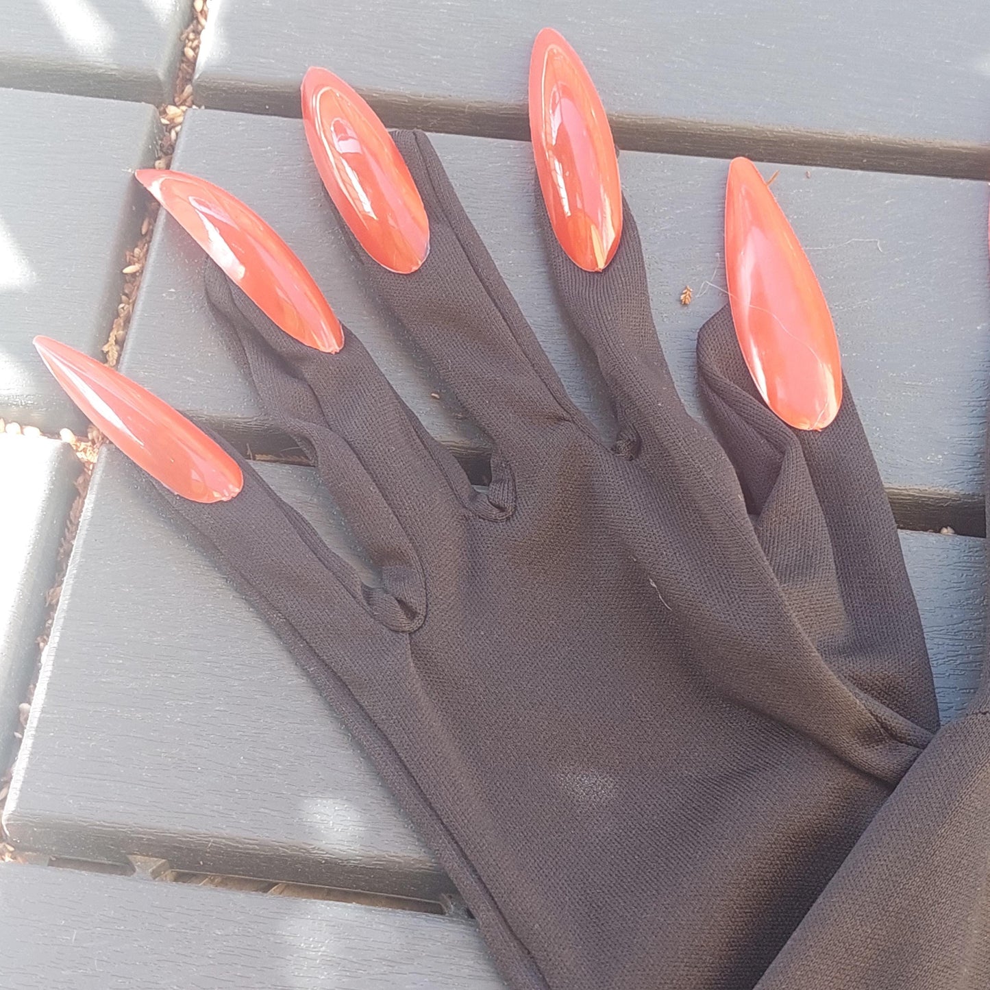 Gothic Claw Gloves – Black & Red Long Nail Costume Accessory for Vampire, Witch & Halloween | 40cm Elegant Party Gloves