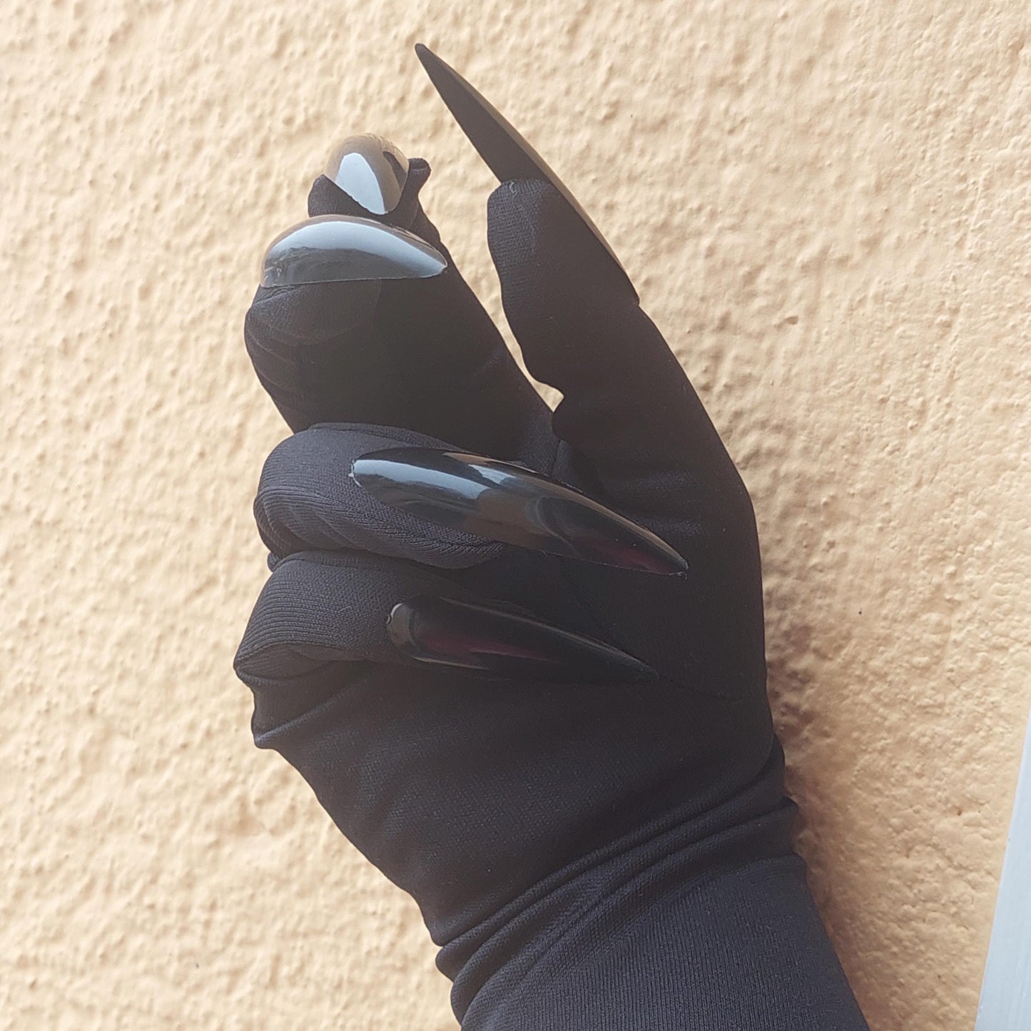 Gothic Claw Gloves – Black & Red Long Nail Costume Accessory for Vampire, Witch & Halloween | 40cm Elegant Party Gloves