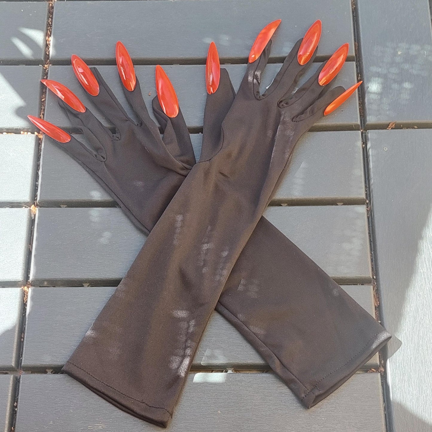 Gothic Claw Gloves – Black & Red Long Nail Costume Accessory for Vampire, Witch & Halloween | 40cm Elegant Party Gloves