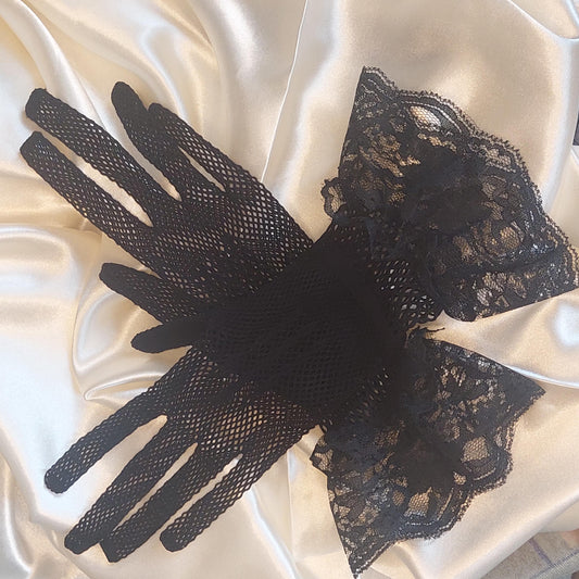 Elegante Spitzenhandschuhe: Schwarze &amp; Weiße Vollfingerhandschuhe für besondere Anlässe