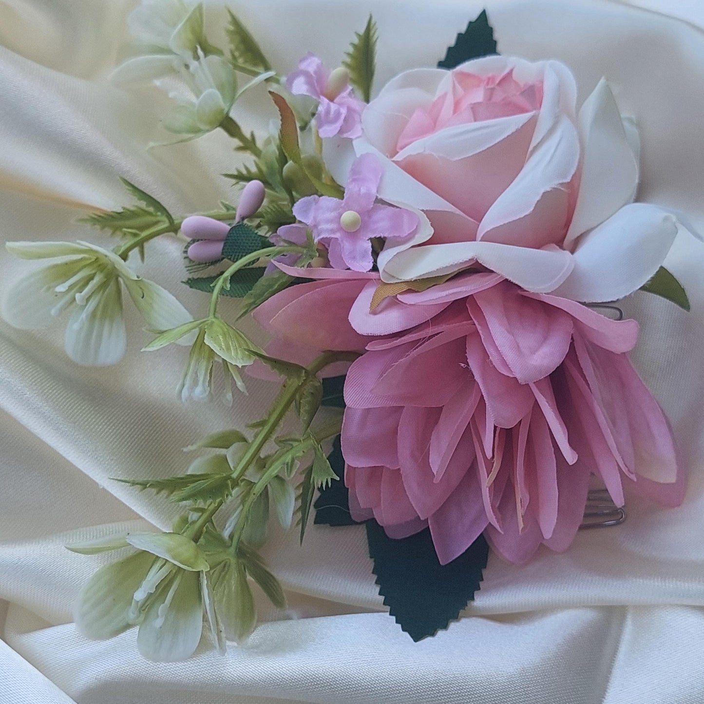 Bunter Haarkamm mit Blumenmuster – Handgefertigtes Statement-Haaraccessoire, elegante florale Haarverzierung, Geschenk für Sie, perfekt für Feiertage und jeden Tag