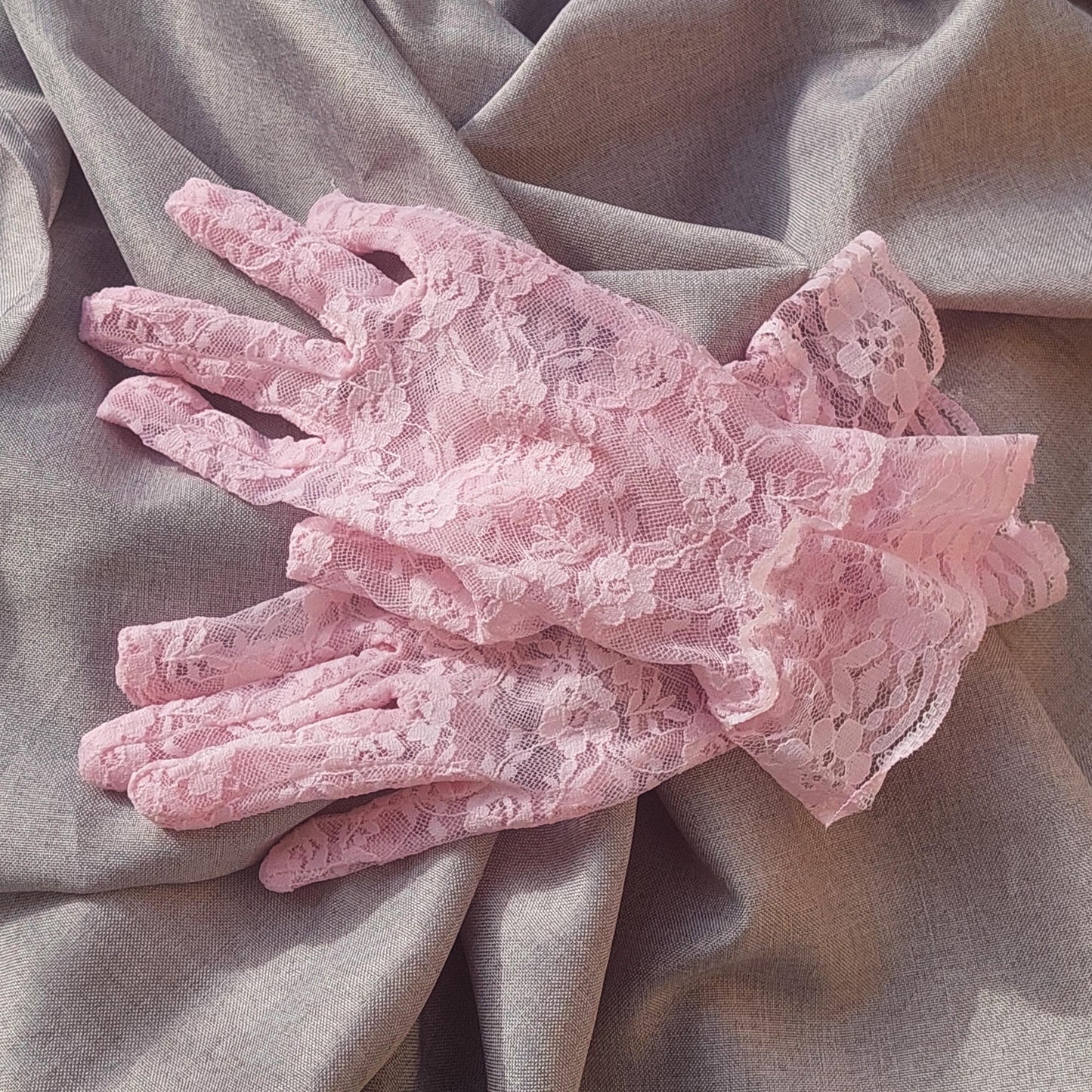 Elegante Spitzenhandschuhe für Abendveranstaltungen, Hochzeiten und Gothic-Looks – lange Fingerhandschuhe in Rosa, Beige, Weiß und Schwarz