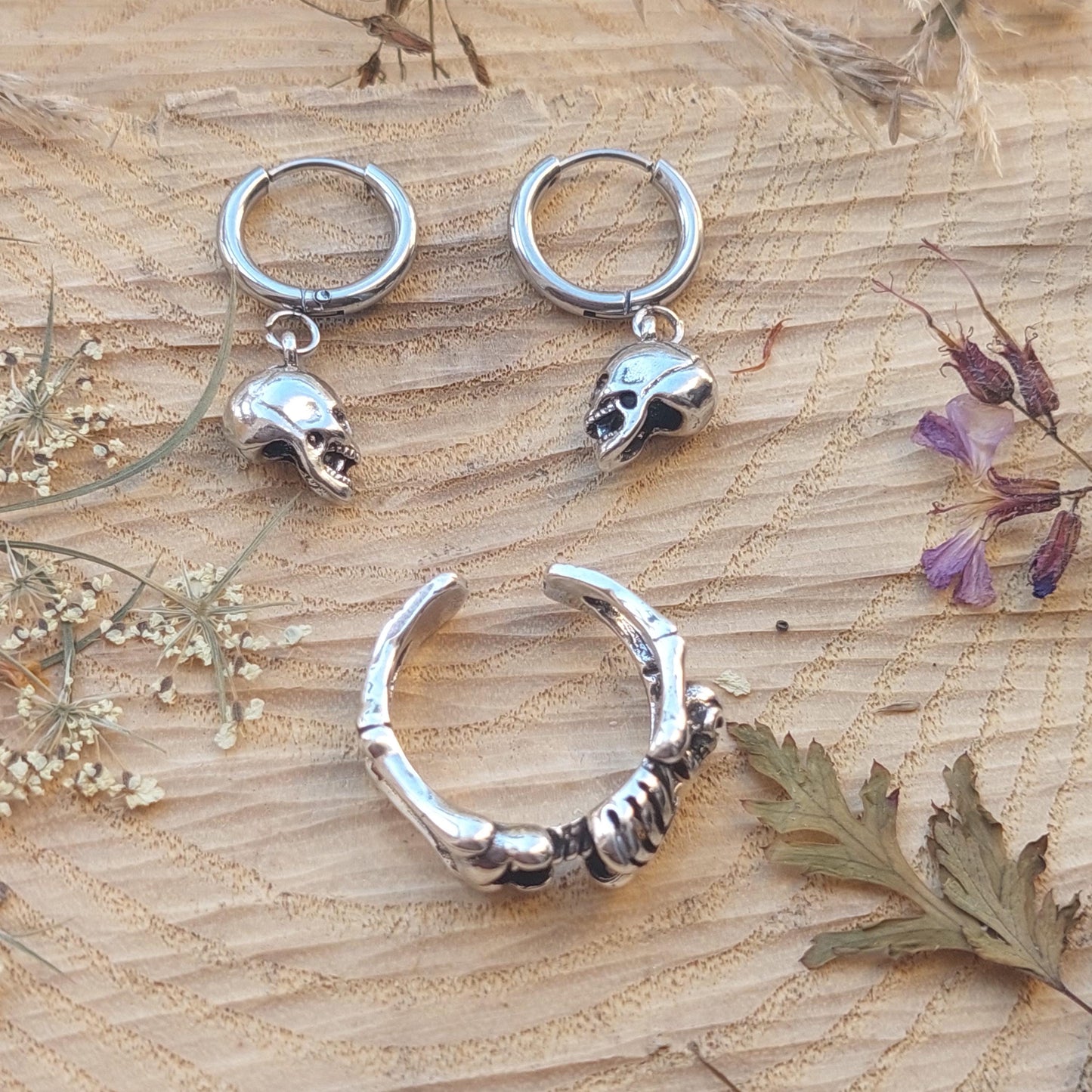Gothic Skull Jewelry Set – Vintage Silver Earrings & Flip Ring | Punk Rock Unisex Gift