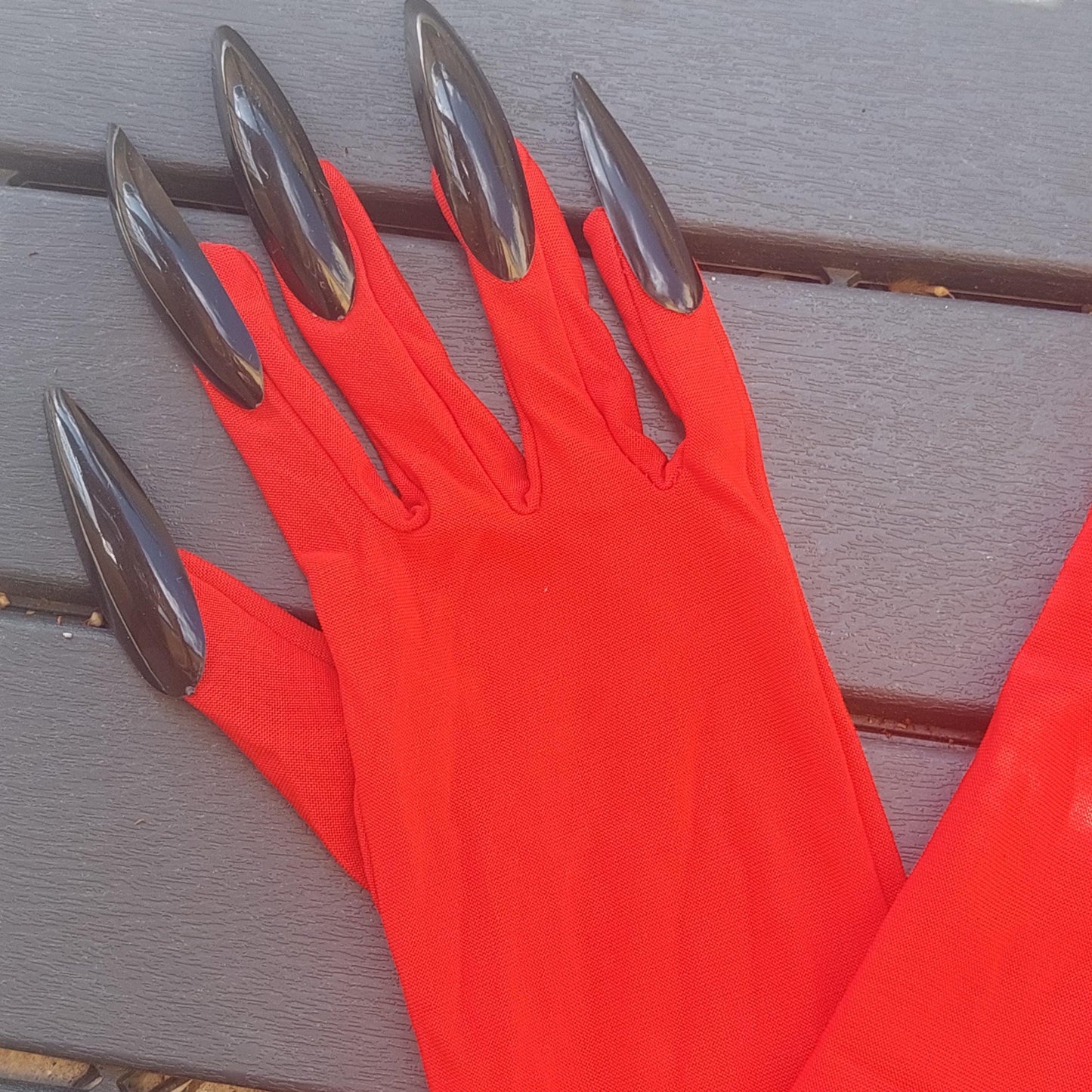 Gothic Claw Gloves – Black & Red Long Nail Costume Accessory for Vampire, Witch & Halloween | 40cm Elegant Party Gloves