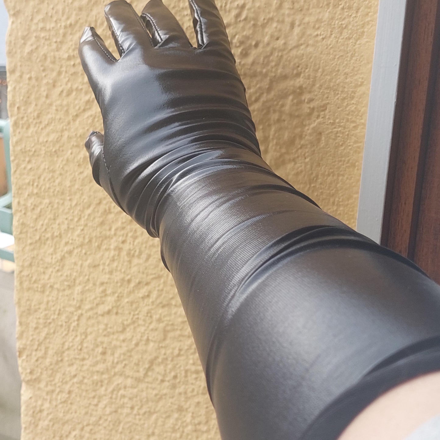 Elegant Black PU Leather Long Gloves for Women – 21" Evening Opera Gloves for Cosplay, Wedding & Formal Outfit