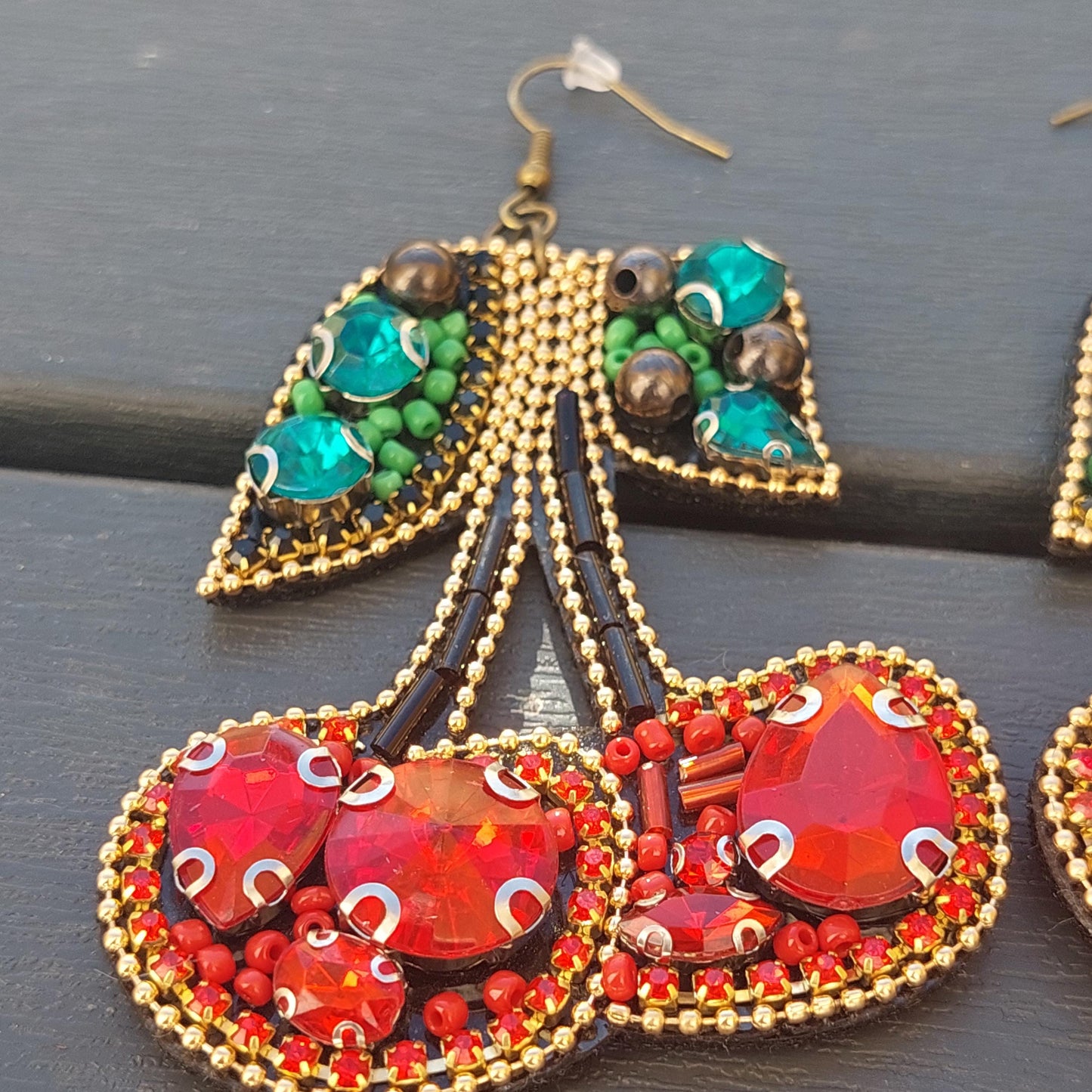 Glamouröse Kirschkristall-Ohrringe: Statement-Schmuck für Karneval, festliche Anlässe und als Geschenk