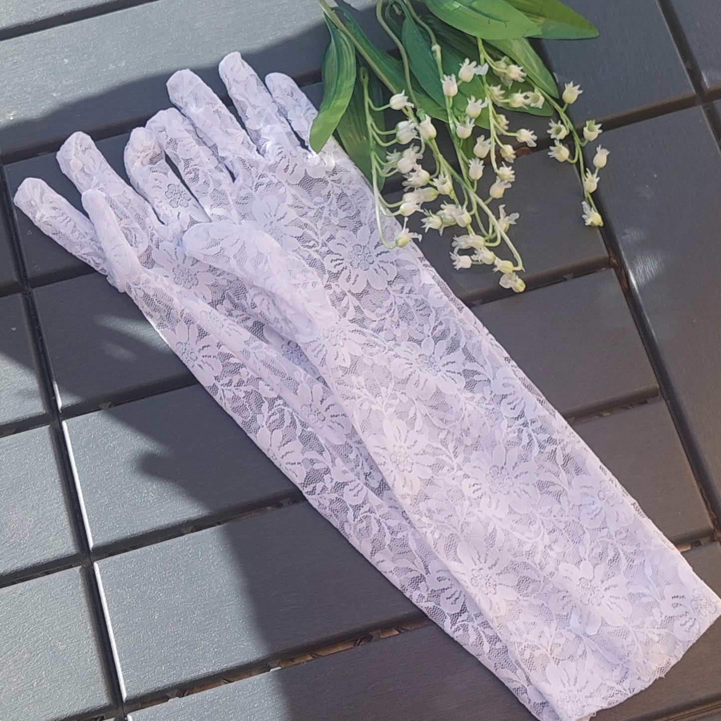 Elegant Lace Evening Gloves – Long Black & White Floral Design for Weddings, Proms & Formal Events | Stretchy One-Size Fits All (42cm)