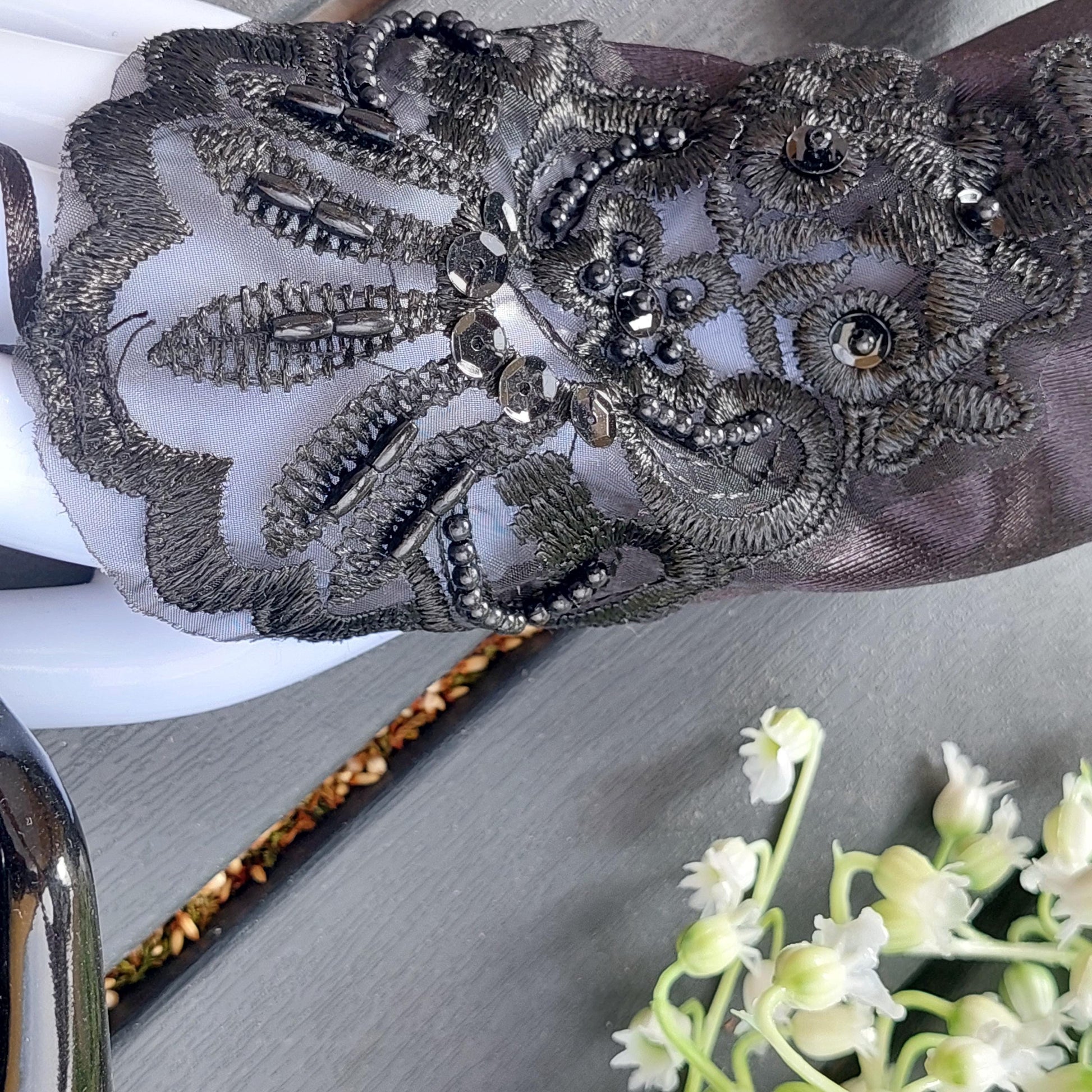 Elegant Black Lace Fingerless Evening Gloves - Romantic Accessory for Women