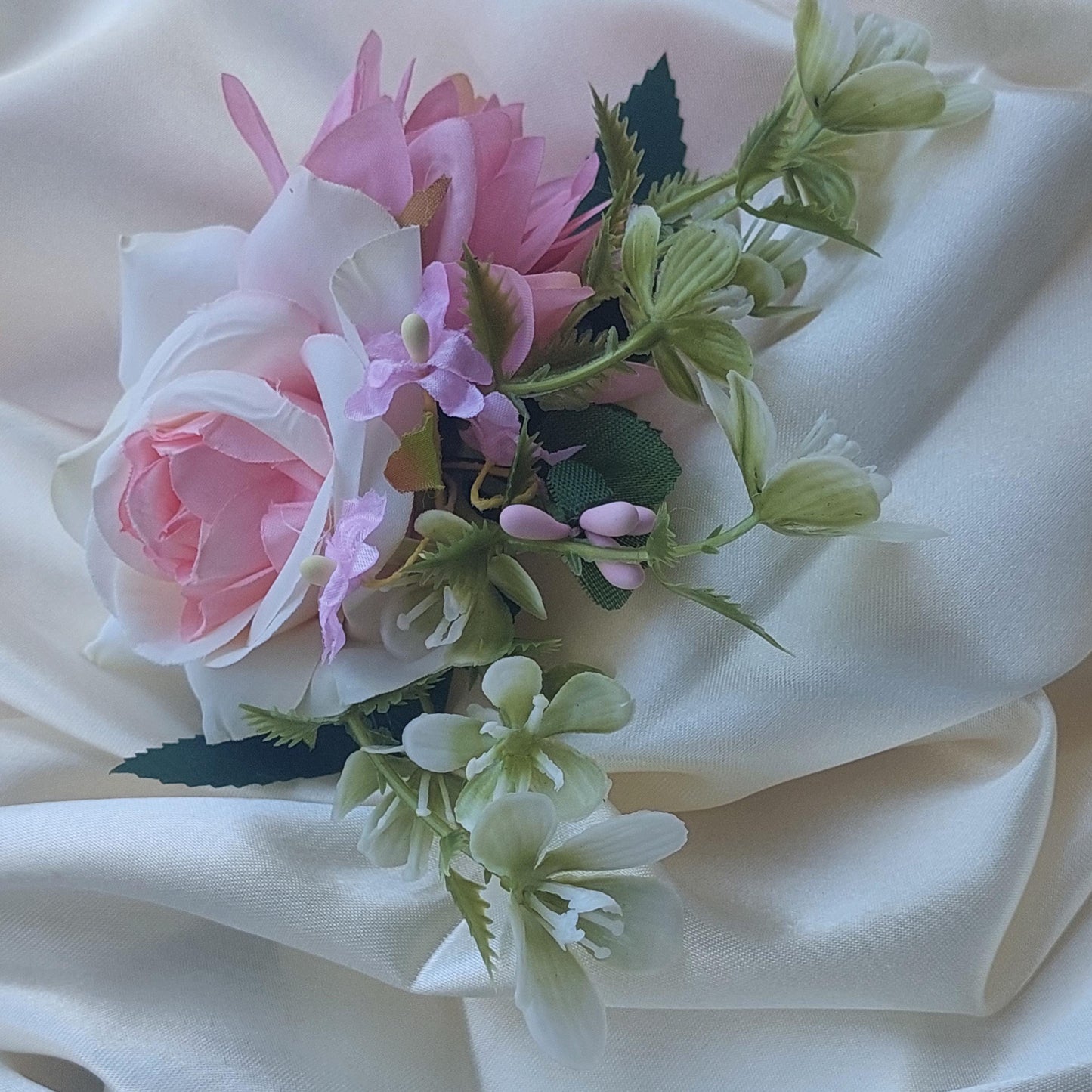 Bunter Haarkamm mit Blumenmuster – Handgefertigtes Statement-Haaraccessoire, elegante florale Haarverzierung, Geschenk für Sie, perfekt für Feiertage und jeden Tag