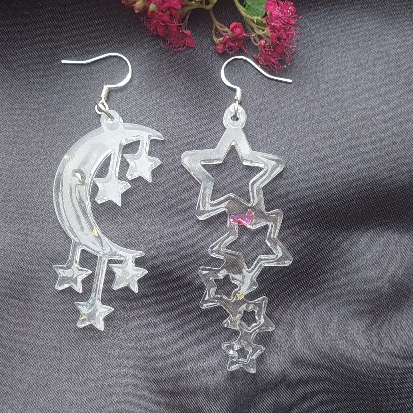 Kreative, asymmetrische Fantasie-Ohrringe – Klares, glasähnliches Harz – Ohrhaken aus 925er Sterlingsilber – Feen, Elfen, Sterne &amp; Herzen – Geschenkbox