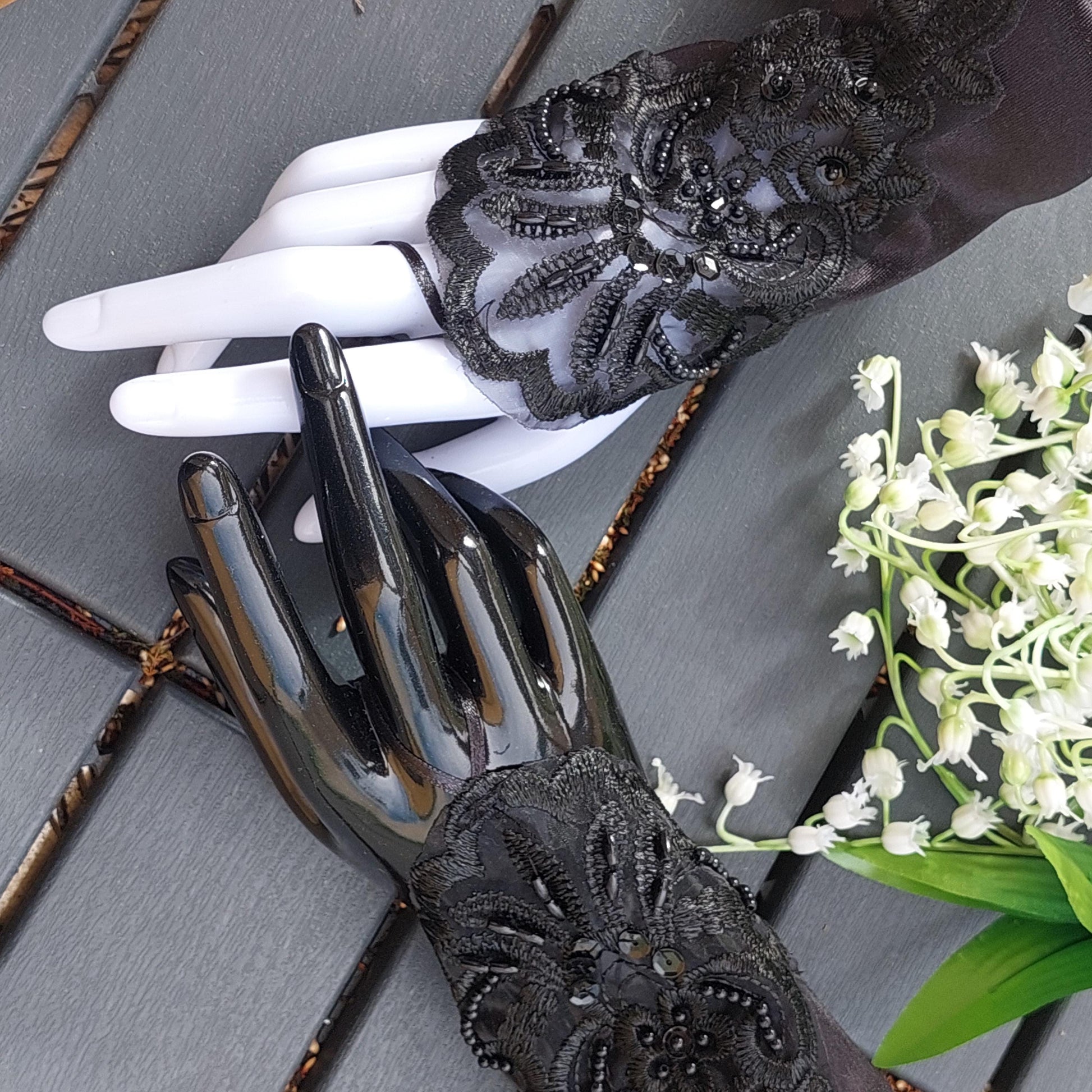 Elegant Black Lace Fingerless Evening Gloves - Romantic Accessory for Women