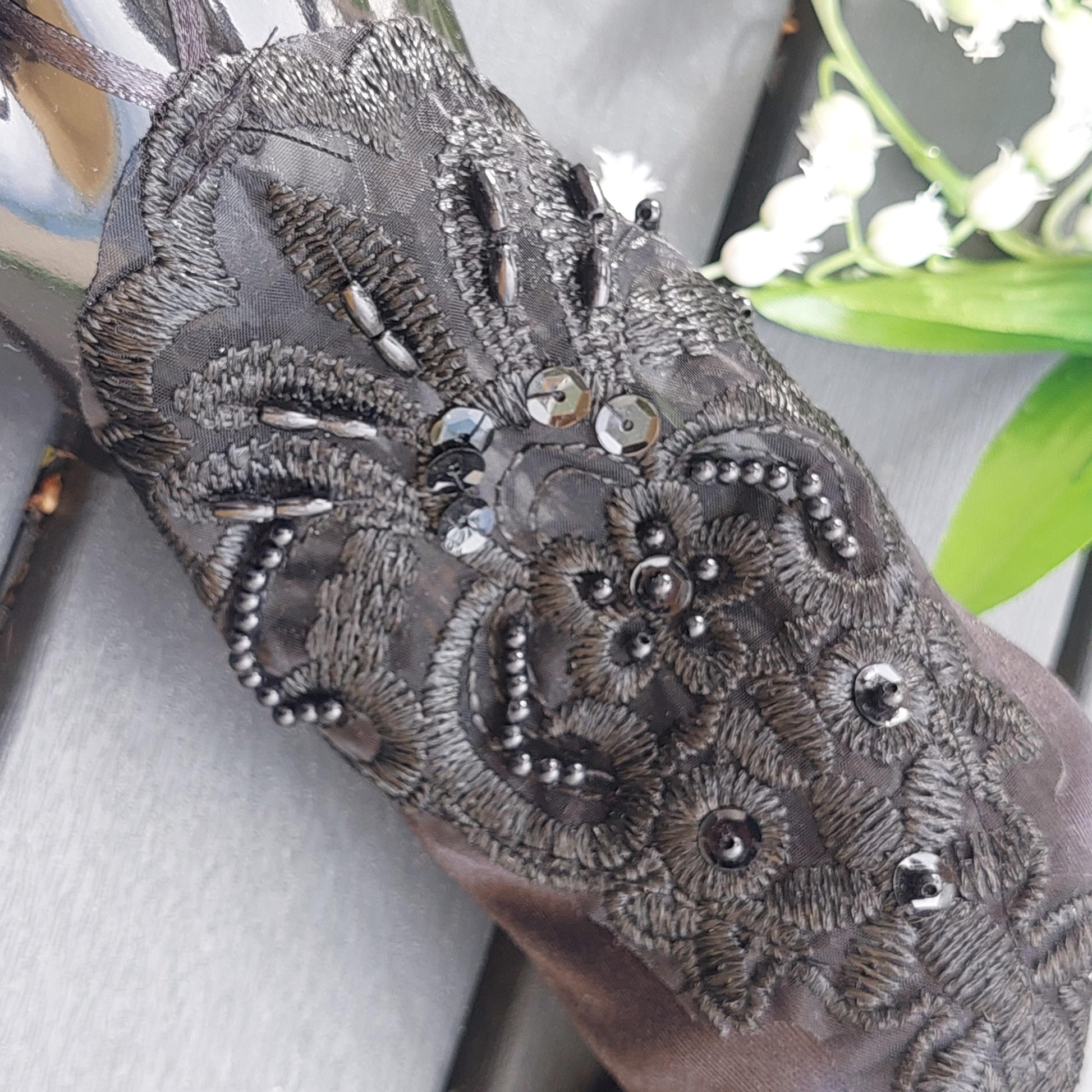 Elegant Black Lace Fingerless Evening Gloves - Romantic Accessory for Women