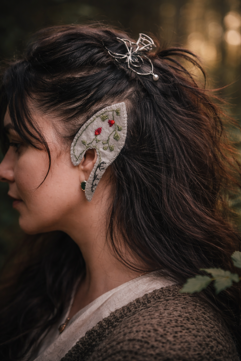 Lightweight and comfortable elf ear cuffs shown on a model’s ear (ear length: 8 cm).
No piercing required.