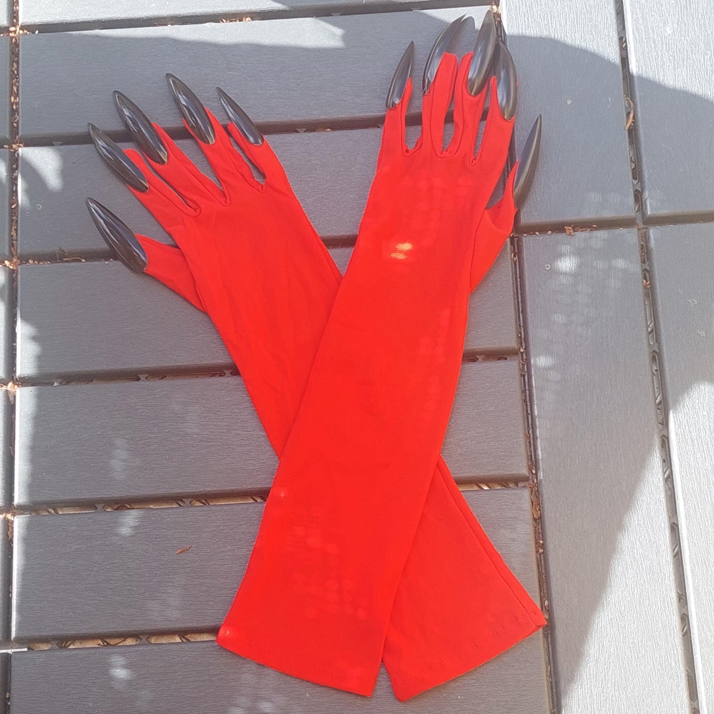 Gothic Claw Gloves – Black & Red Long Nail Costume Accessory for Vampire, Witch & Halloween | 40cm Elegant Party Gloves