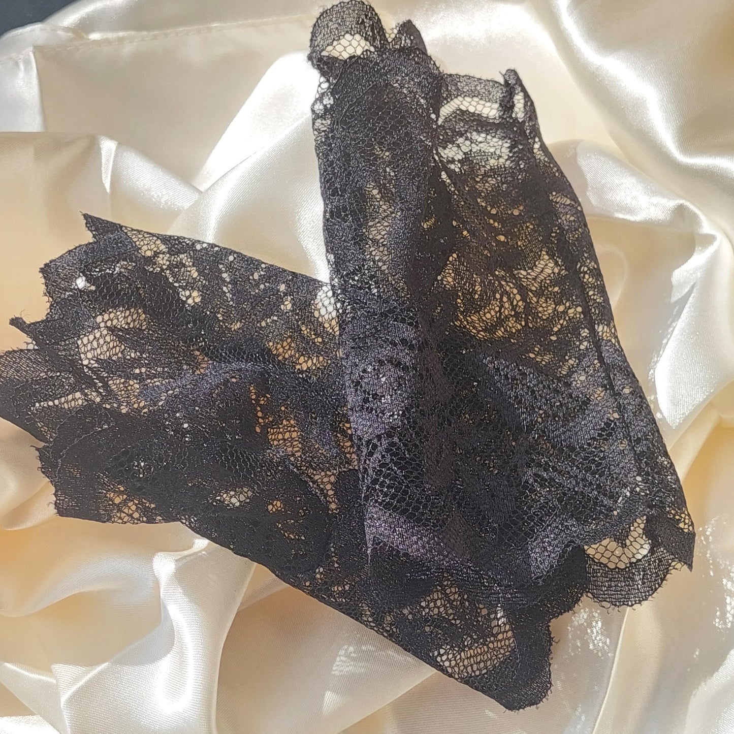 Elegante schwarze fingerlose Handschuhe aus floraler Spitze für Abendveranstaltungen, Gothic-Mode und formelle Anlässe