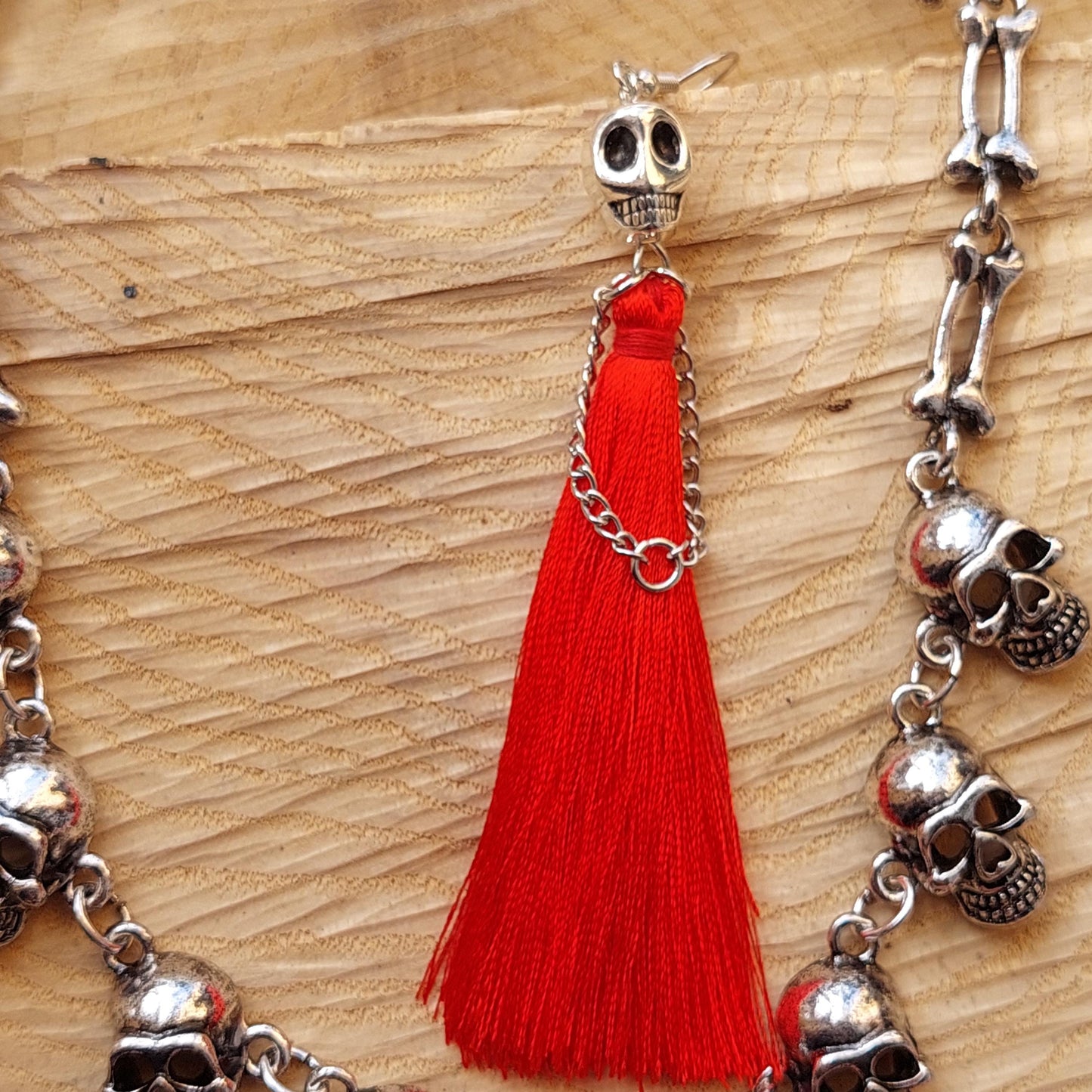 Gothic-Schmuckset – Skelettbraut-Ohrringe &amp; Totenkopf-Halskette | Halloween, Geburtstag, Weihnachtsgeschenk | Silber | Geschenkbox
