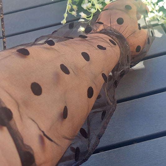 Elegante schwarze, fingerlose Abendhandschuhe aus Spitze mit transparenten langen Ärmeln – romantisches Accessoire für Damen